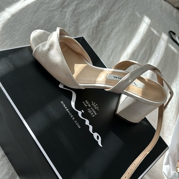 Nina ivory wedding shoe - Picture 1 of 3